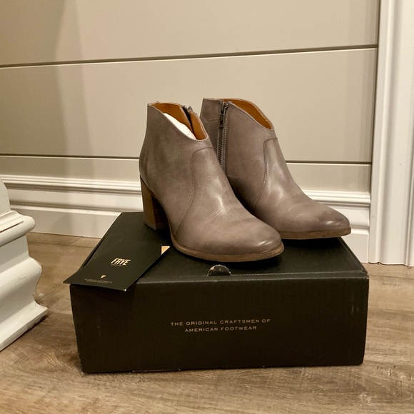 Frye Women's Gray Leather Ankle Boots - Picture 2 of 12